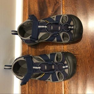 Keen boys shoes size 11